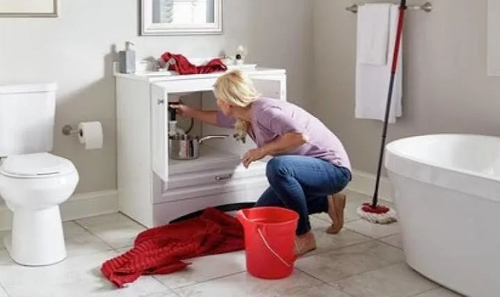 How to Deep Clean Bathrooms From Top to Bottom